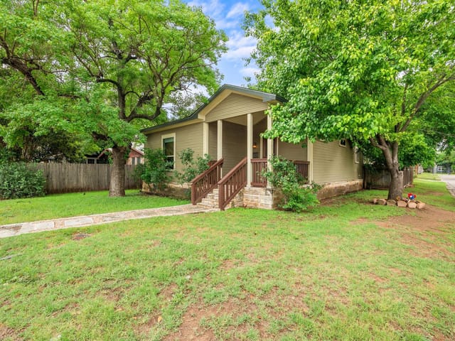 111 Adam L Chapa Sr St