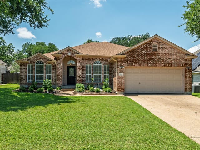 111 Arrowhead LN