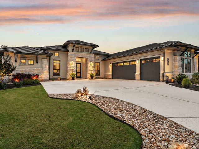 111 Bee Brush CT