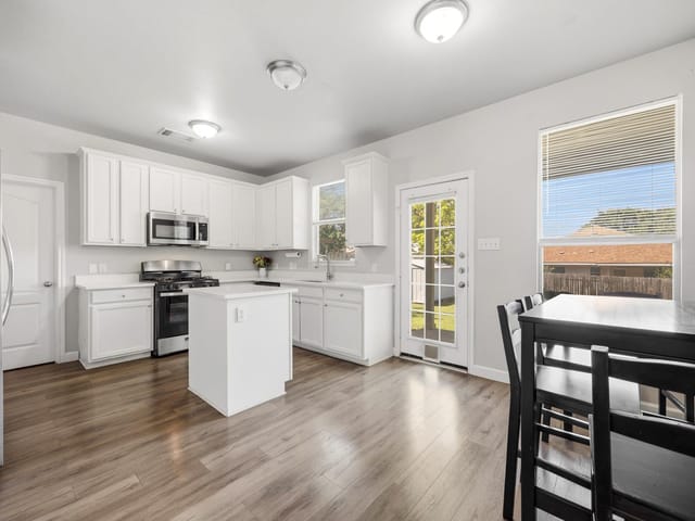 111 Brazos LN