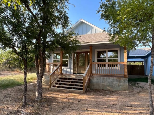 111 E Hickory Dr
