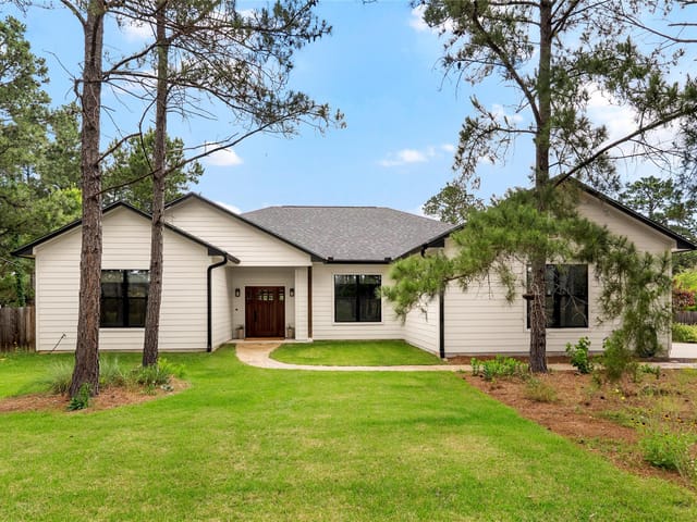 111 Green Grass LN