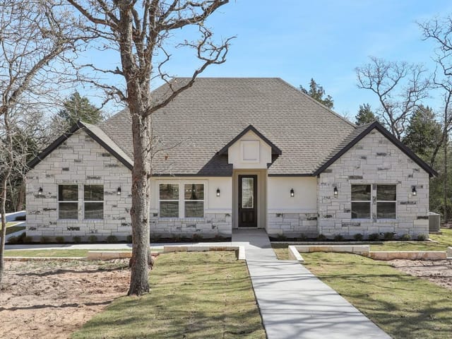 111 Kingwood Dr