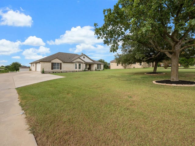 111 Lookout CIR
