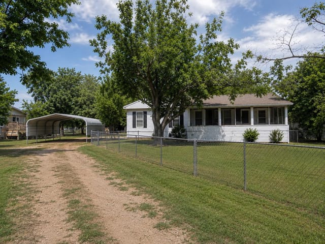 111 Pecan Orchard LN