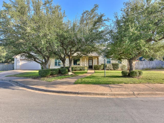 111 Pecos CT