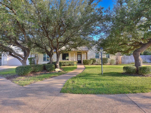 111 Pecos CT