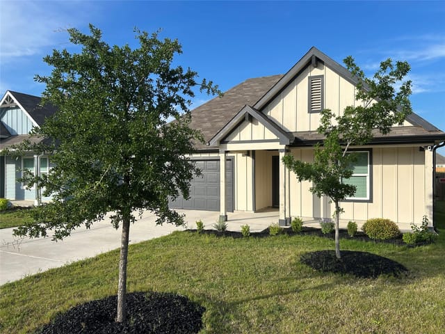 111 Sweetwater Creek LN