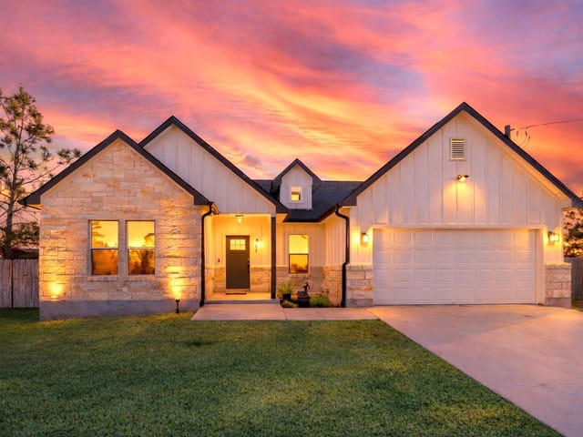 111 Tree Top Ln