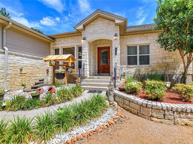 111 Twin Isles LN