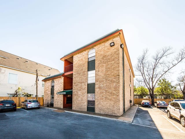 111 W 38th ST Unit #106