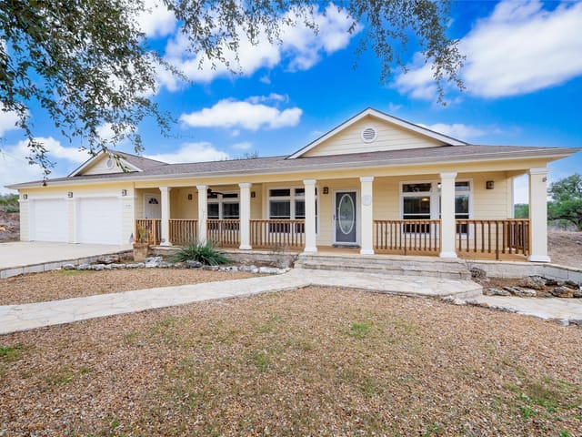 1110 Oakwood Loop