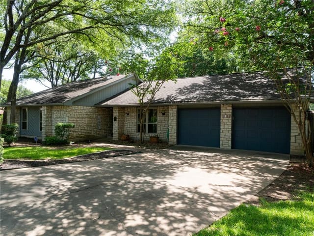 11100 Spear Oak