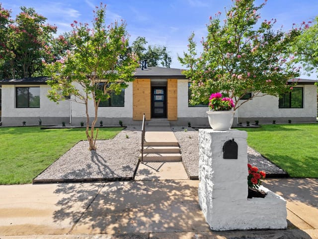11102 Oak Knoll Dr