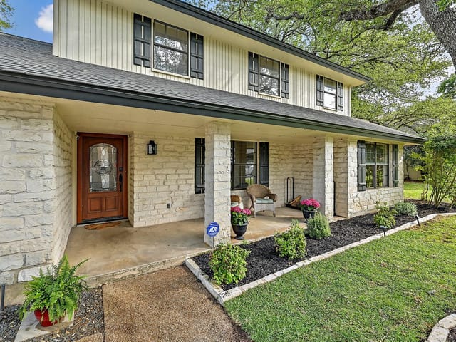 11105 Wintergreen Hl