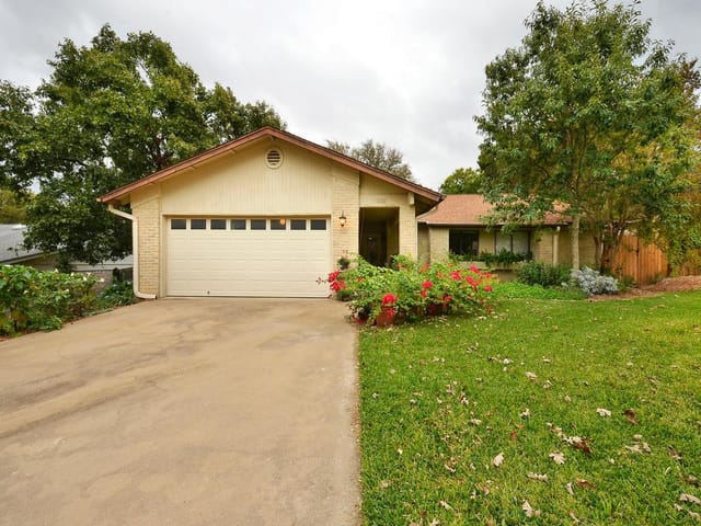11107 Hidden Bluff Dr