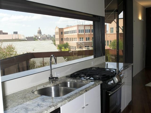1111 E 11th St Unit #300