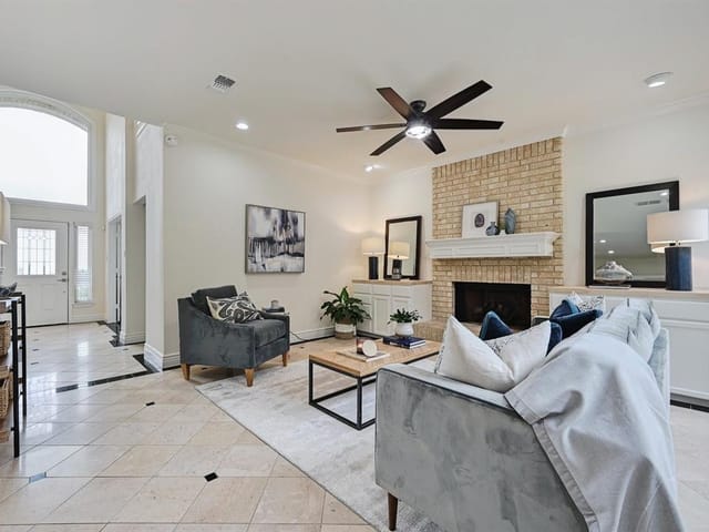 1111 Quaker Ridge Dr