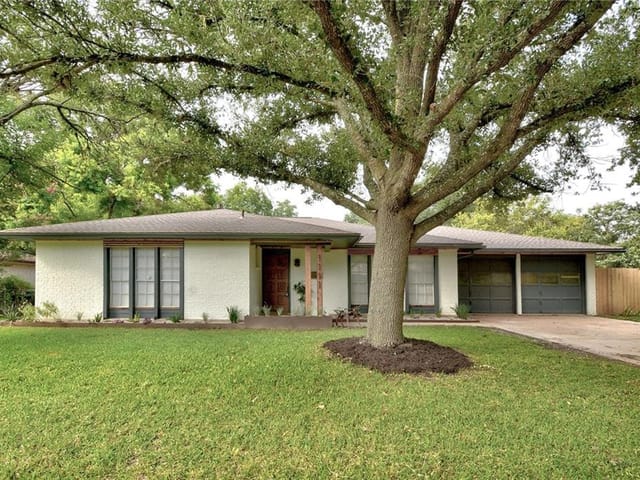 1111 Radam Cir