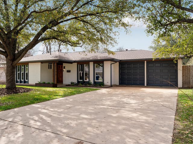 1111 Radam CIR