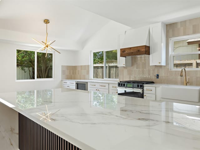 1111 Spearson LN