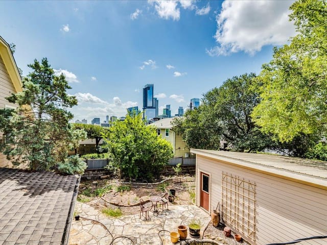 1111 W 10th ST Unit #104 - front exterior - Luxury home in Old Castle Hill Condo Amd, Austin, TX