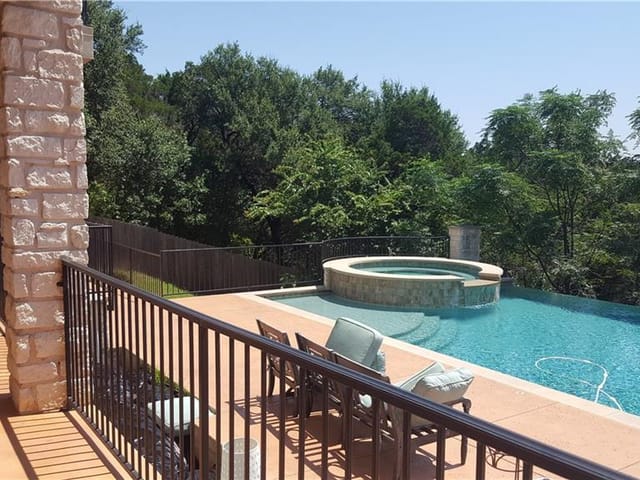 1111 Westlake Dr
