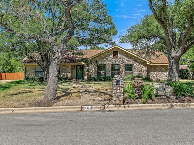 11110 SHADY HOLLOW Dr