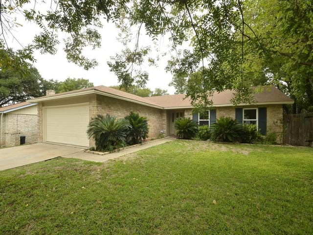 1112 Echo Ln