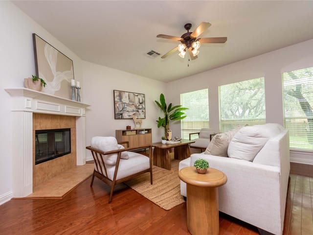 1112 Rowley DR