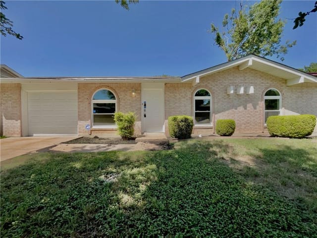 1112 Warrington Dr