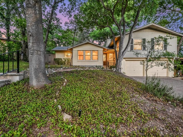 1113 BLUEBONNET LN
