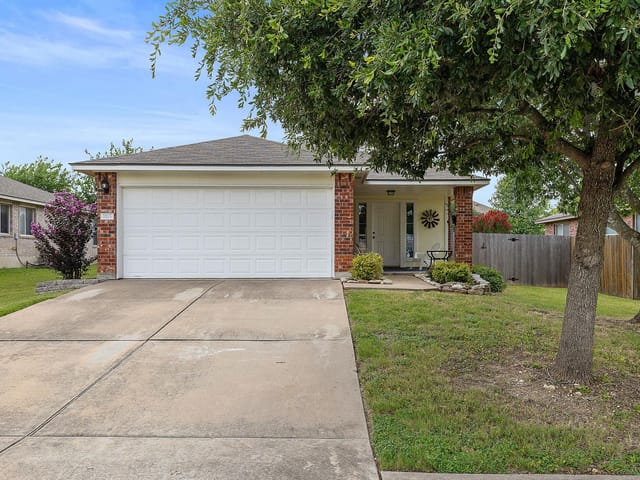 1113 Burgess DR