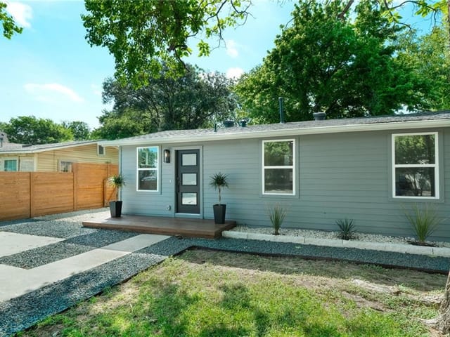 1113 Estes Ave