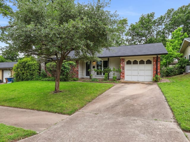 1113 PLYMOUTH Dr