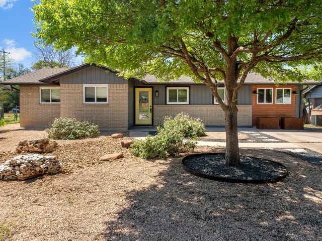 1113 S Meadows DR