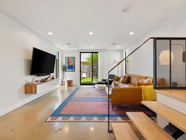 1114 E 3rd ST Unit #1