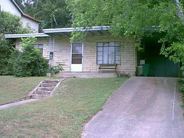 1114 Gillespie Pl