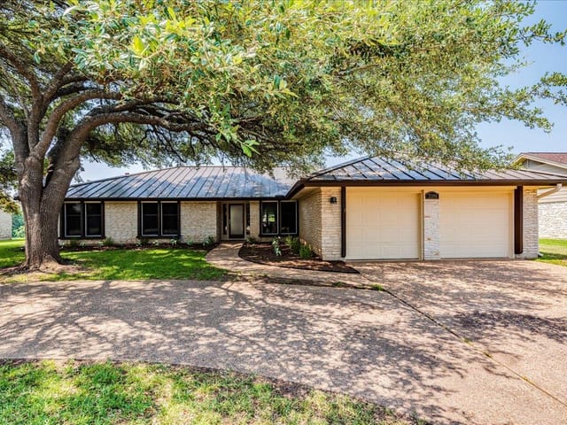 11146 Pinehurst DR