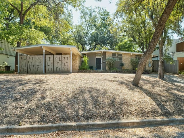 1115 Bluebonnet Ln