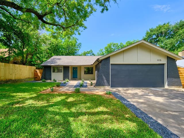 1115 Echo Ln