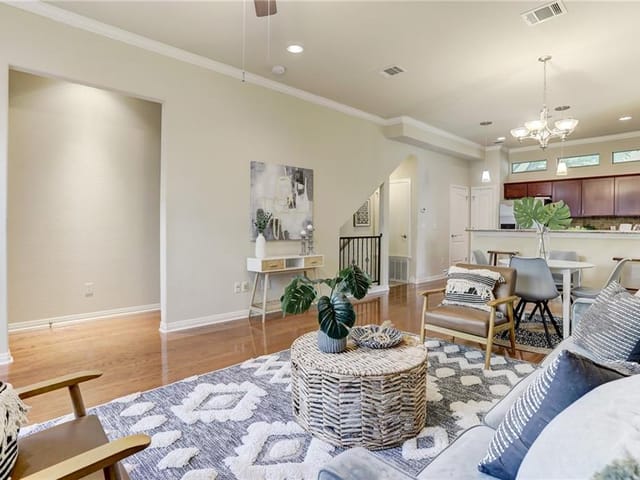 1115 Kinney Ave Unit #10
