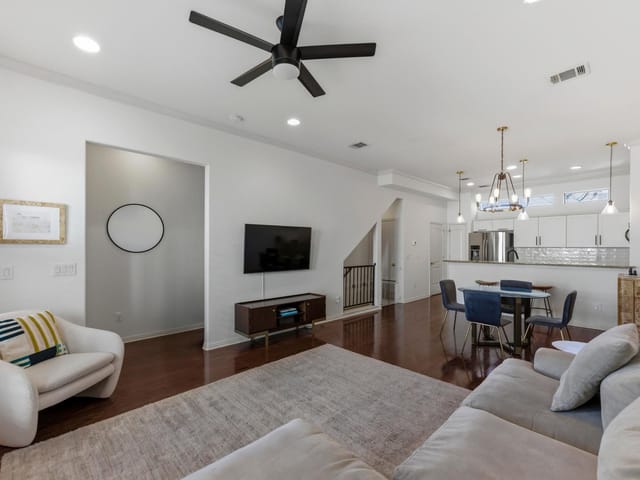 1115 Kinney Ave Unit #15