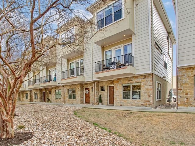 1115 Kinney Ave Unit #17