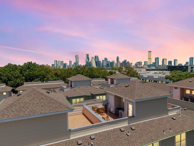 1115 Kinney Ave Unit #18