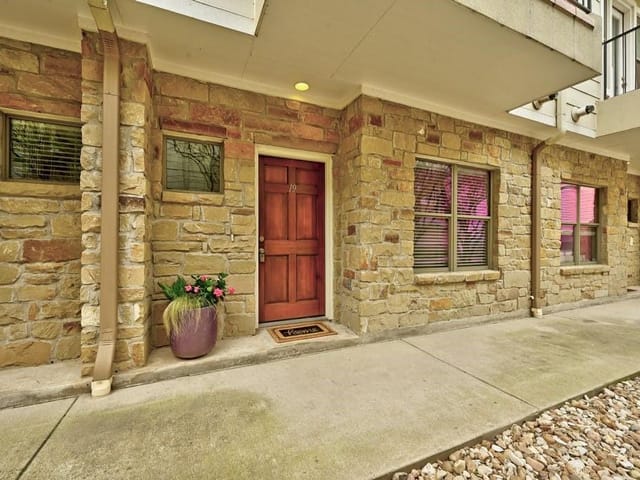 1115 Kinney Ave Unit #19