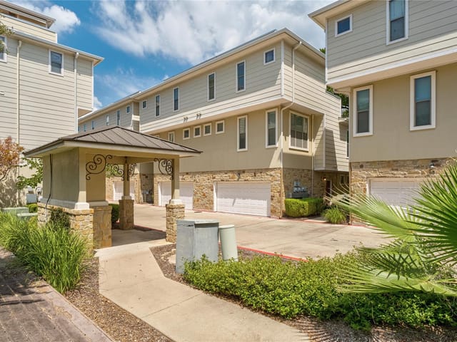 1115 Kinney Ave Unit #39