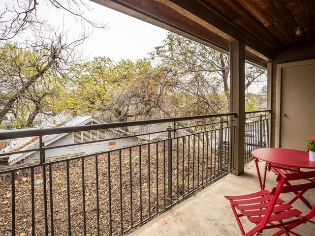 1115 W 10th St Unit #205