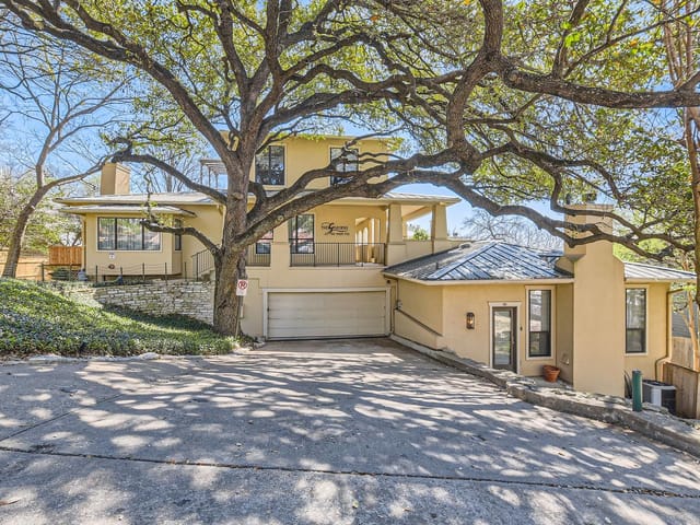 1115 W 7th St W Unit #202