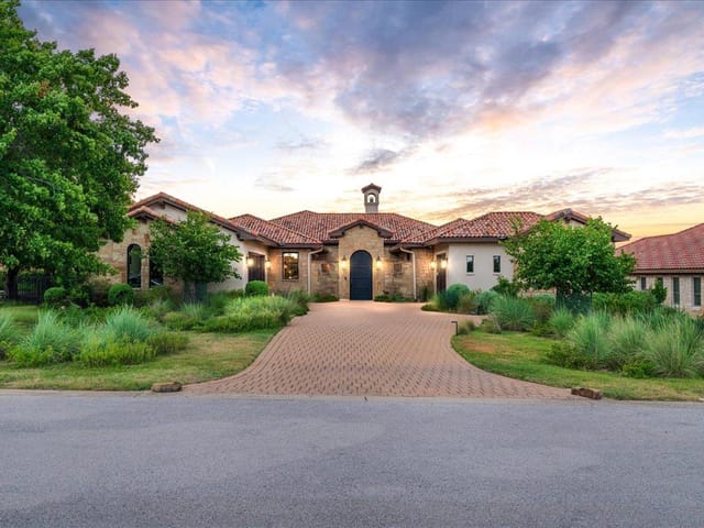 1116 Watercliffe Dr